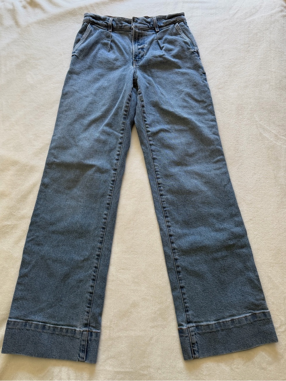 Express Wide-Leg Jeans in Faded Blue